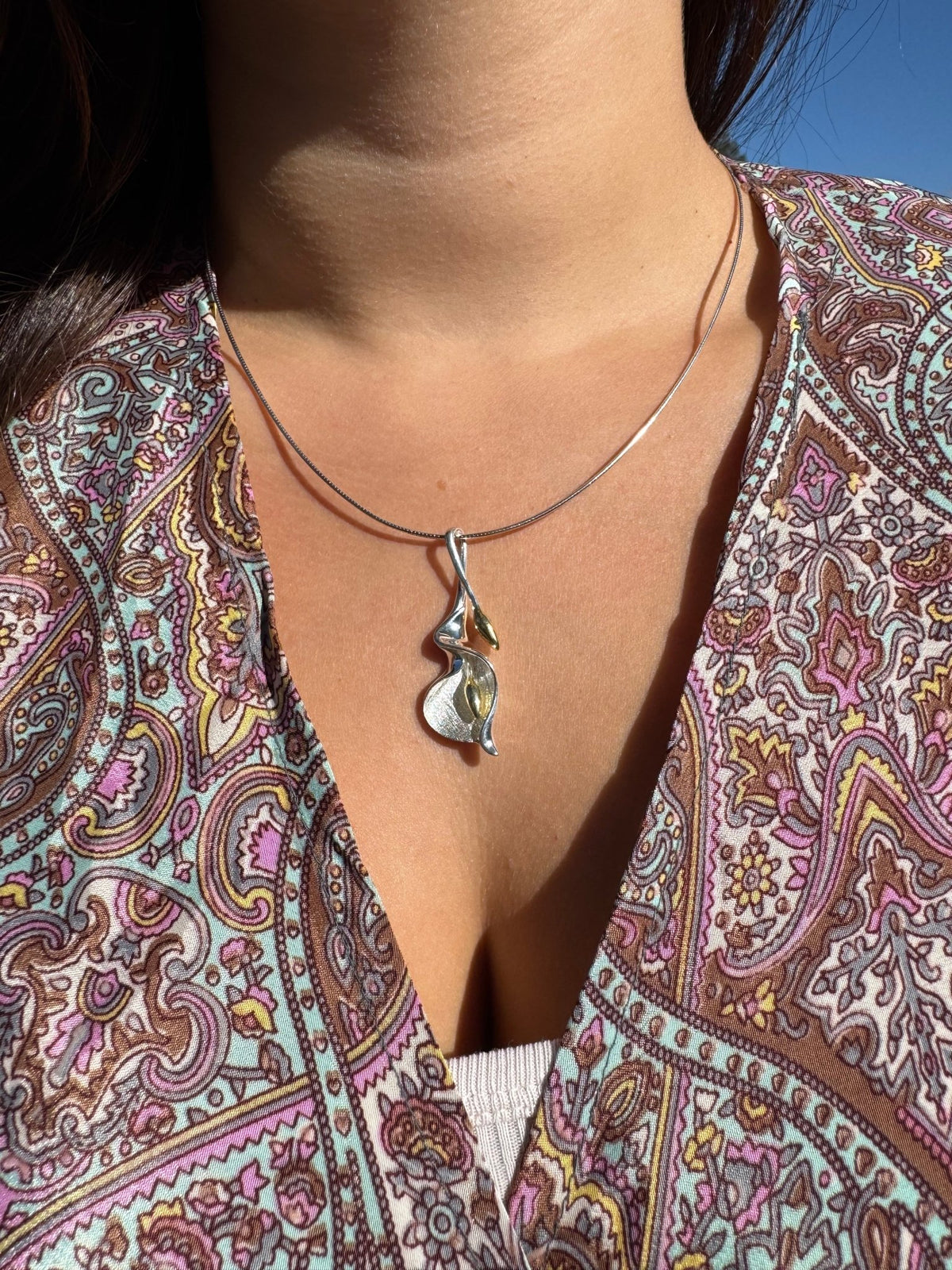 Calla Lily - Handmade Necklace | NEW - MetalVoque