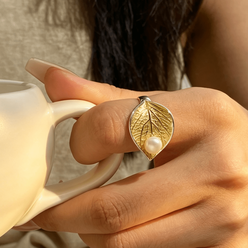 Pearly Leaf - Adjustable Ring - MetalVoque