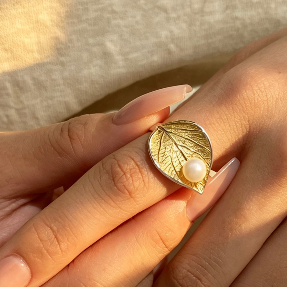 Pearly Leaf - Adjustable Ring