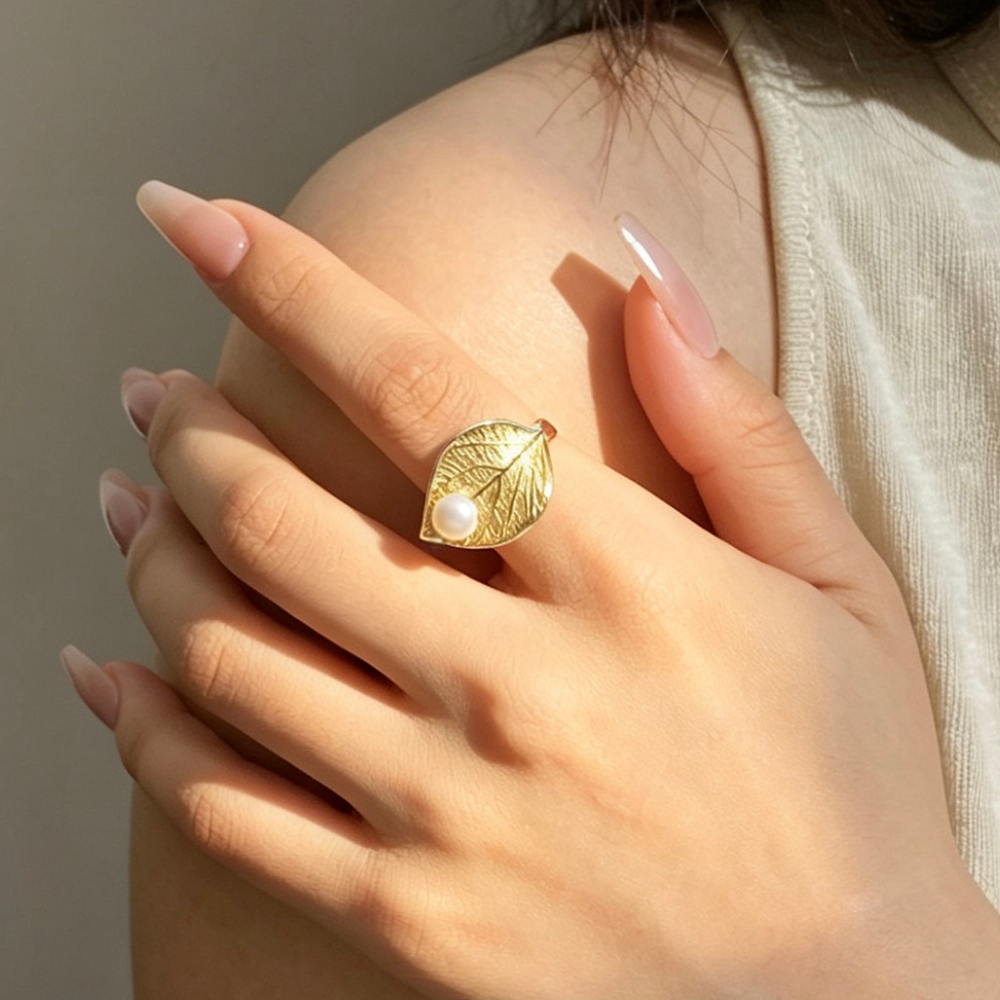 Pearly Leaf - Adjustable Ring