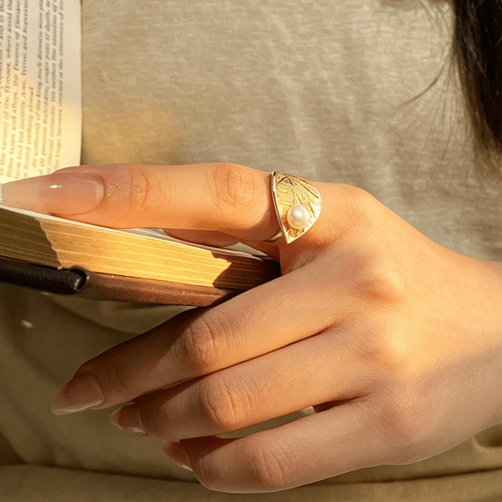 Pearly Leaf - Adjustable Ring - MetalVoque
