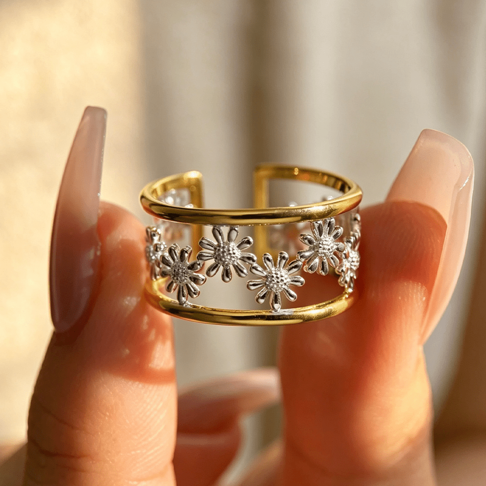 Dainty Daisy - Adjustable Ring - MetalVoque