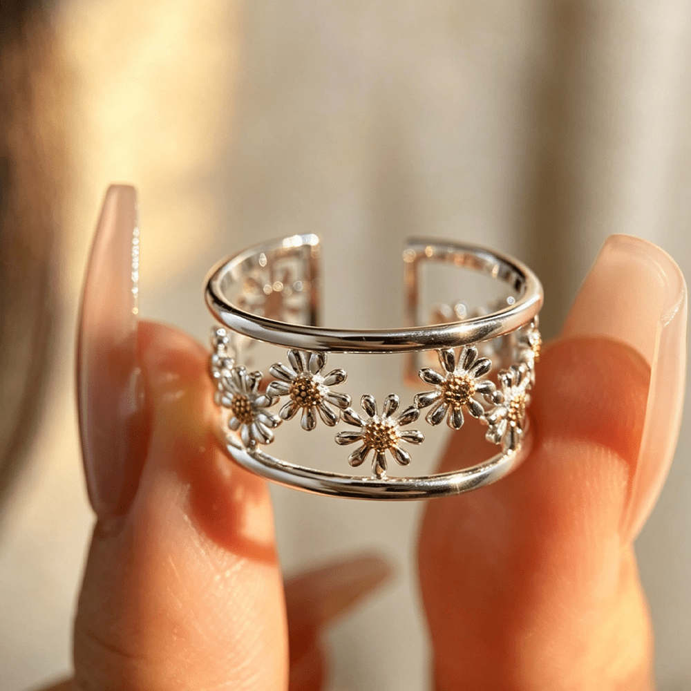 Dainty Daisy - Adjustable Ring - MetalVoque