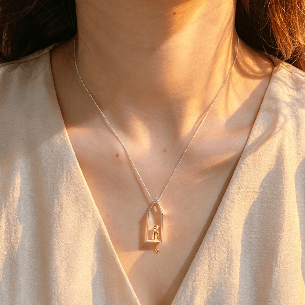Gazing Cat - Handmade Pendant - MetalVoque