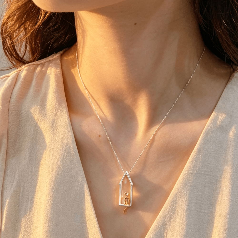 Gazing Cat - Handmade Pendant - MetalVoque