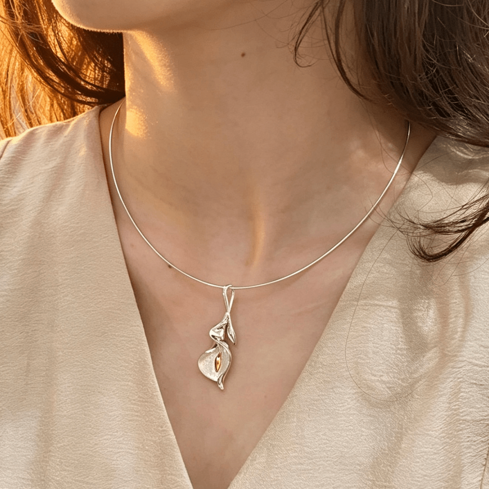 Calla Lily - Handmade Necklace | NEW - MetalVoque