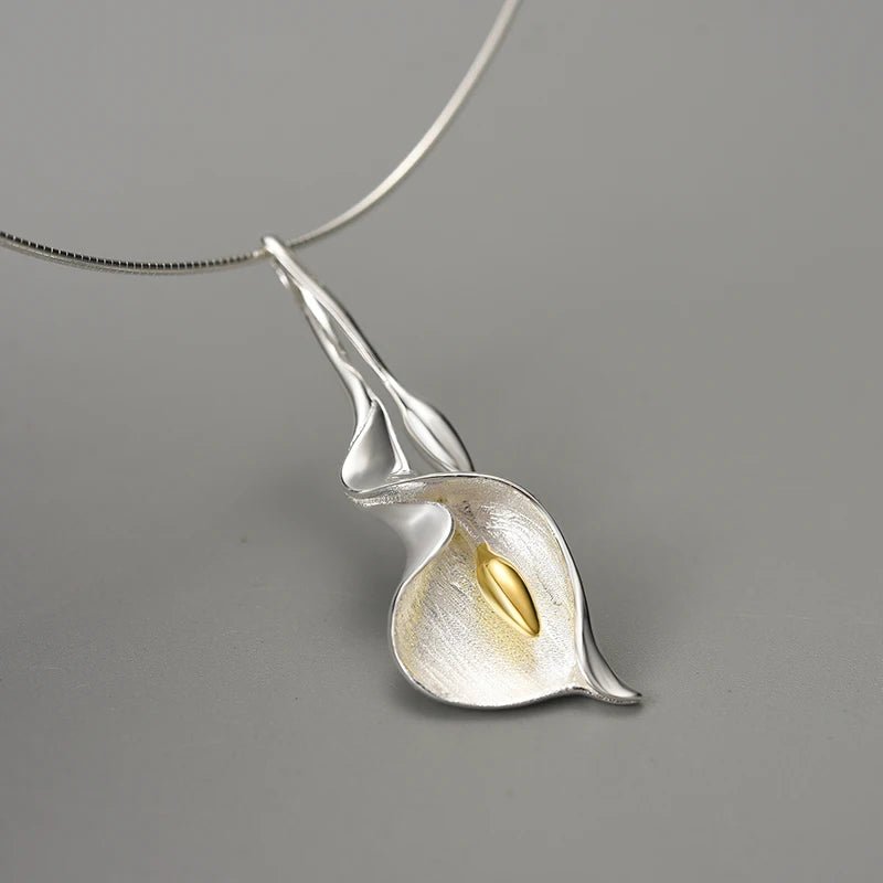 Calla Lily - Handmade Necklace | NEW - MetalVoque