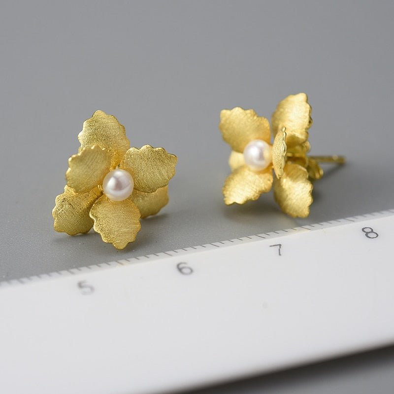 Begonia Pearl - Stud Earrings