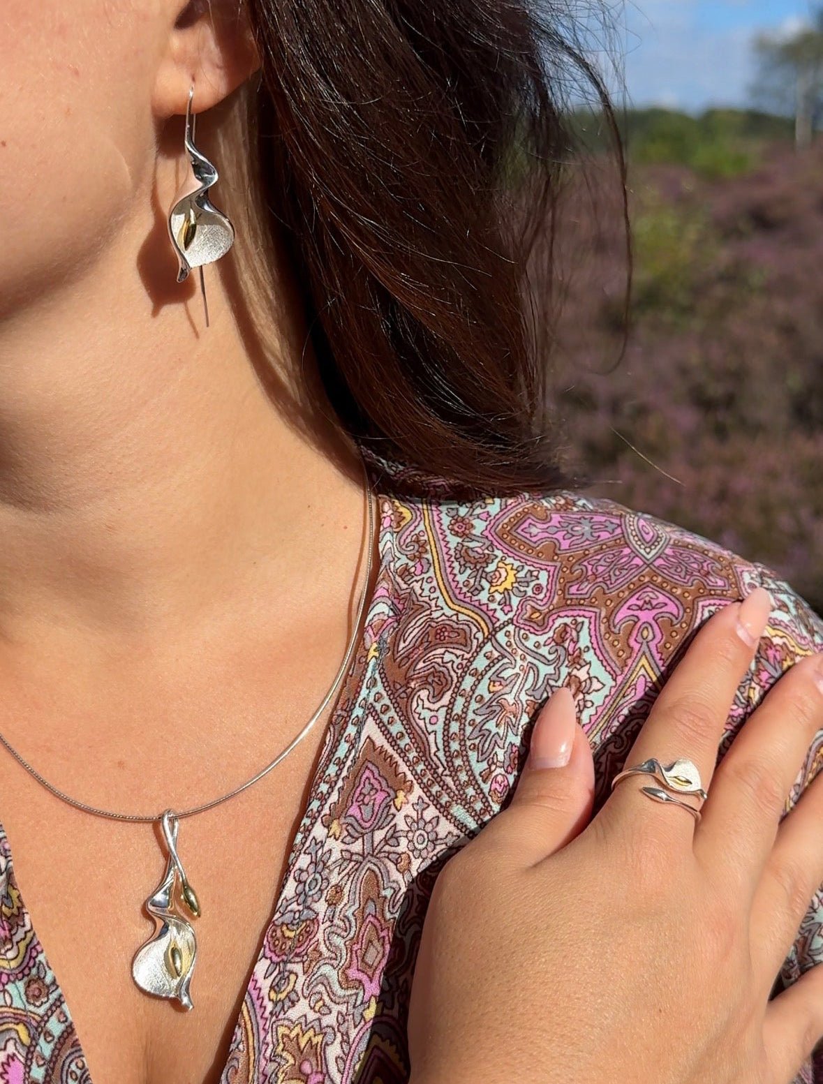Calla Lily - Handmade Necklace | NEW - MetalVoque