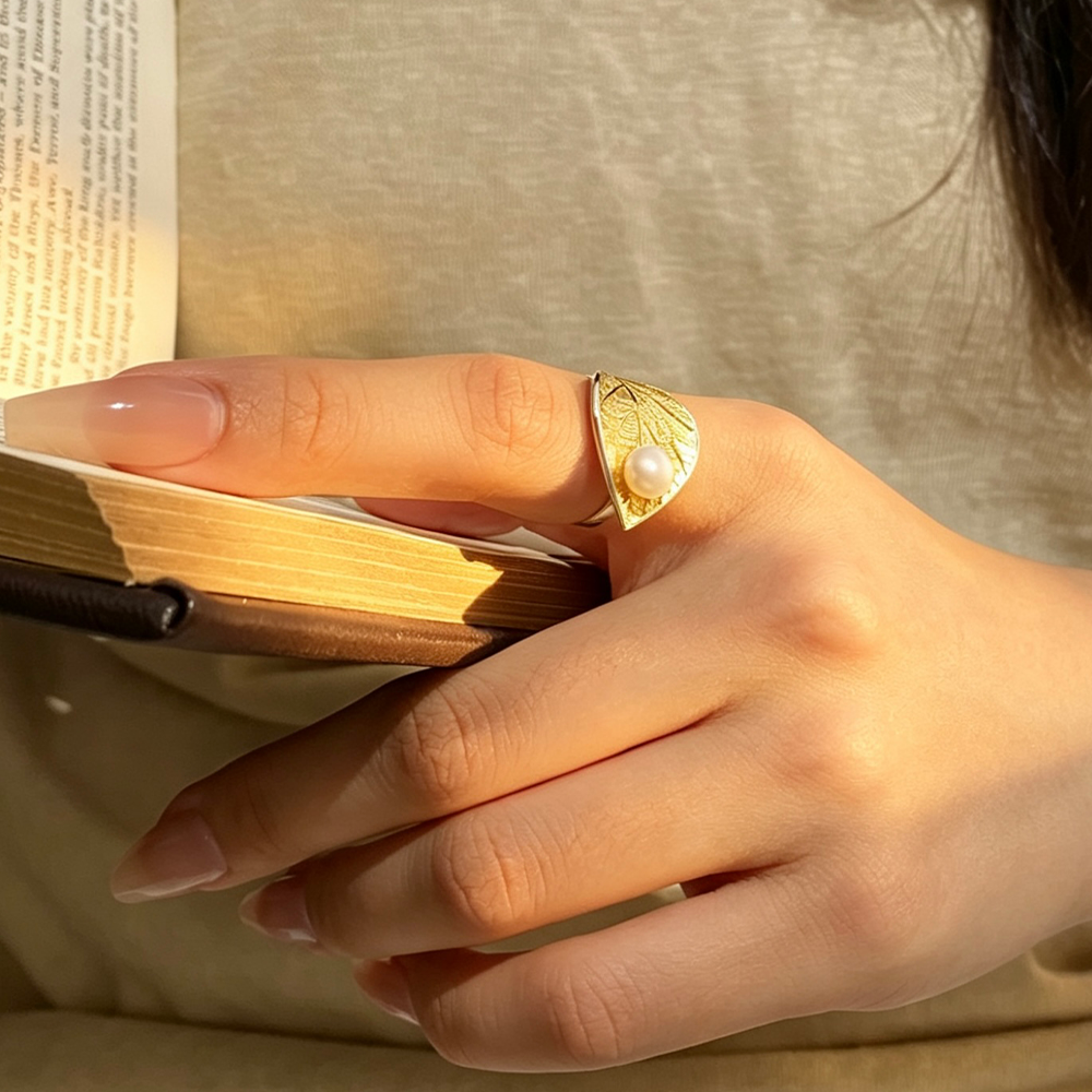 Pearly Leaf - Adjustable Ring