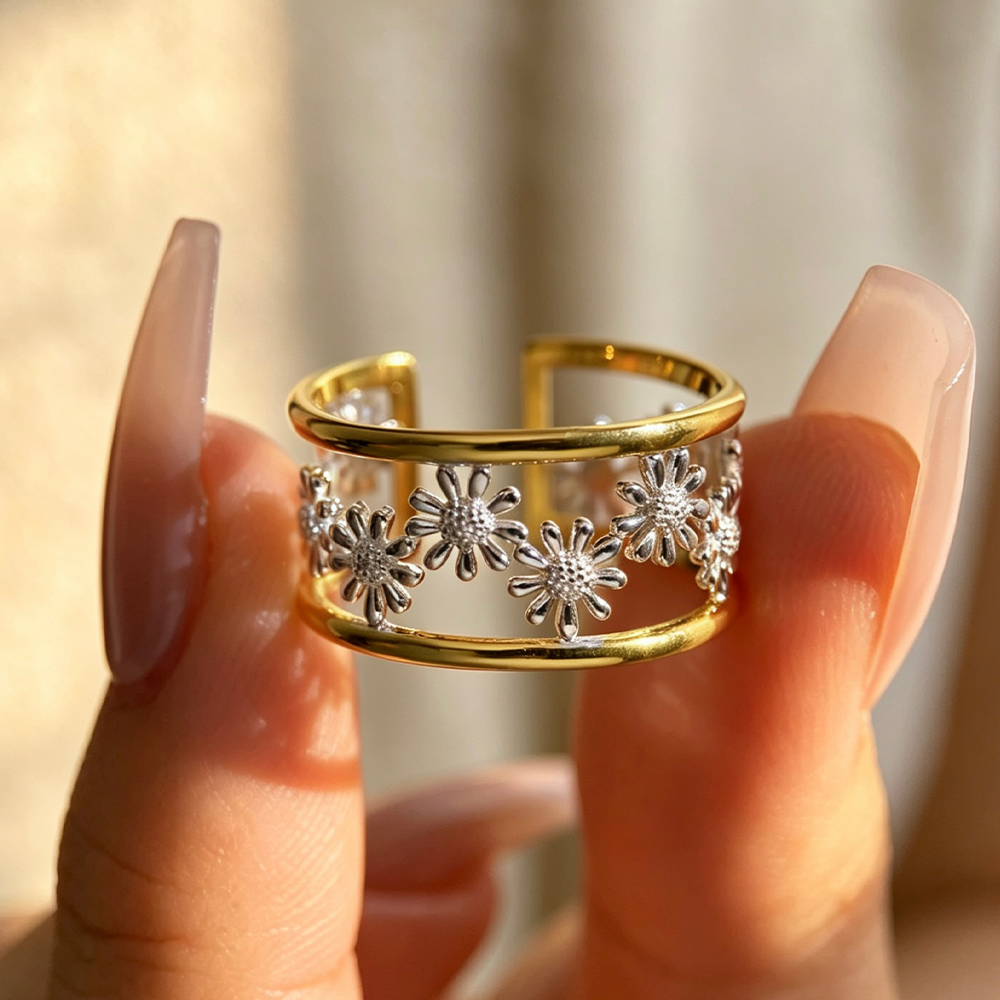 Dainty Daisy - Adjustable Ring