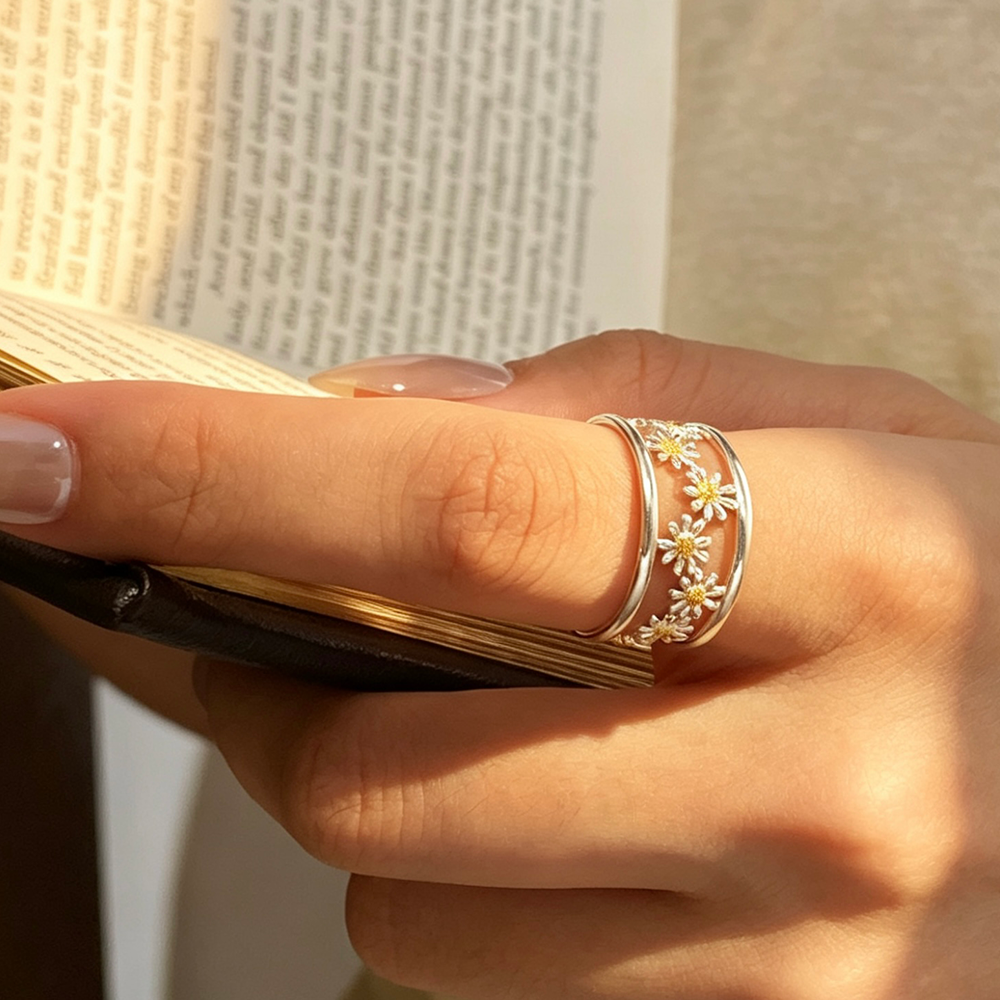 Dainty Daisy - Adjustable Ring