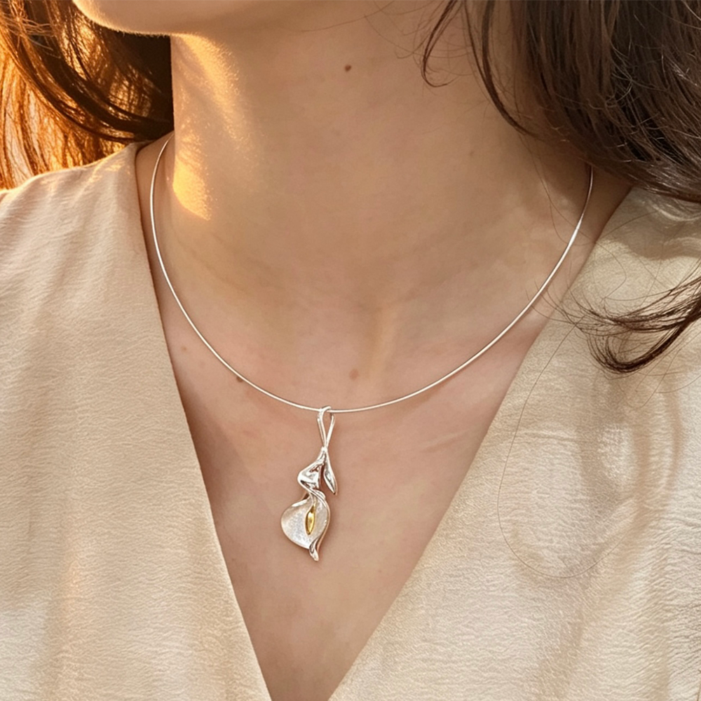 Calla Lily - Handmade Necklace | NEW