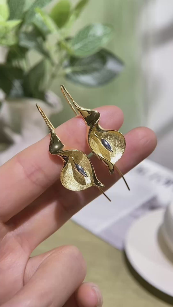 Big Calla Lily - Dangle Earrings