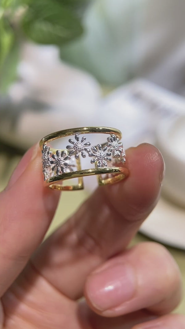Dainty Daisy - Adjustable Ring
