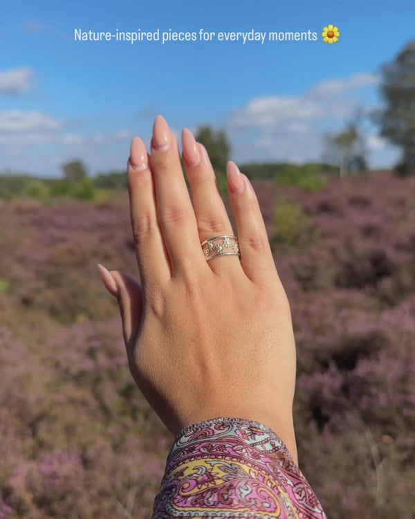Dainty Daisy - Adjustable Ring