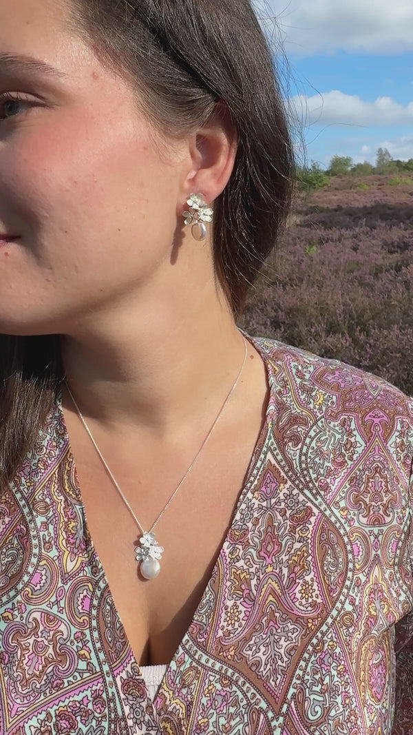Mother Pearl Forget-me-not - Handmade Necklace | NEW